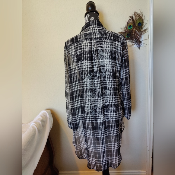 ASTR long sheer see thru B&W button down cardi blouse π€ (Med) π€ - Picture 2 of 12